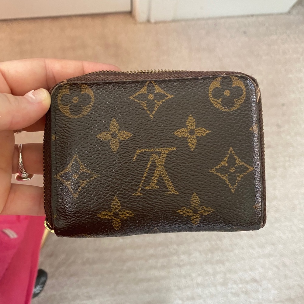 REAL Louis Vuitton Zippy Coin Purse (used)